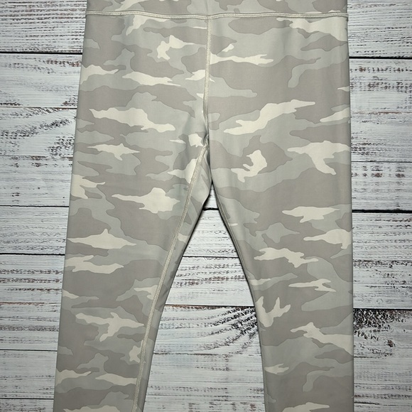 Athleta Elation 7/8 Leggings Tights Light Camo Pint Medium - Picture 7 of 16